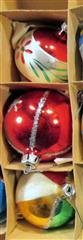 LOT 67 VINTAGE CHRISTMAS ORNAMENTS SANTA LAND VICTORIA - LOT INCLUDES A VARIETY